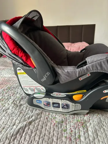 Bebê conforto com base Chicco