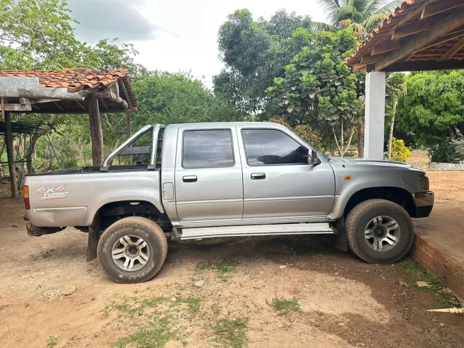 Toyota Hilux CD SRV 4X4 3.0 8V 116cv TB Diesel 2005