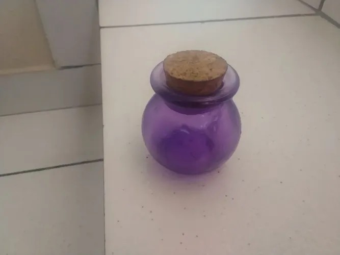 Potinho de vidro com rolha de madeiro(roxo)