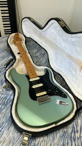 Guitarra Tagima/Pedaleira Ampero2