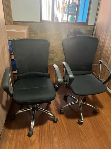 Vendo 2 cadeiras de escritório 