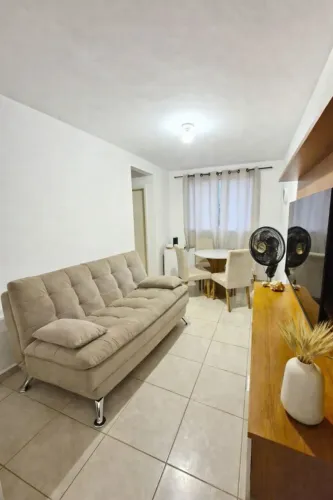 Sofá Cama Retrátil Bege com Pés Cromados - Moderno e Conservado