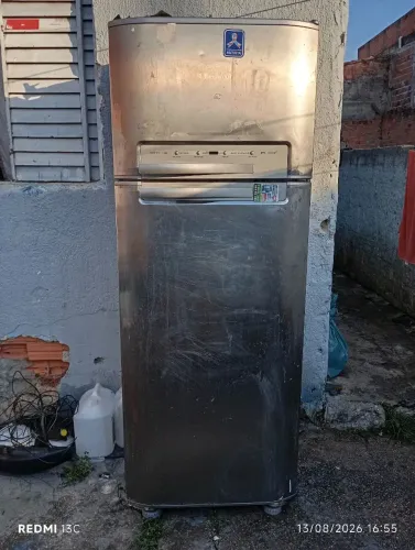Vendo Geladeira Eletrolux Frost Free inox