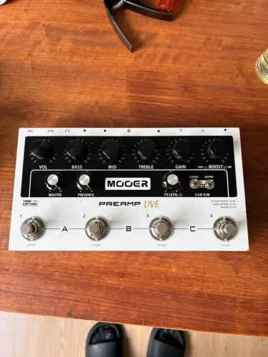 Mooer Preamp Studio - Pré-amplificador / Amp Simulator