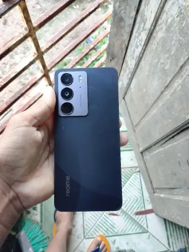 Celular em perfeito estado bom de mais pra jogar bateria excelente e n trava