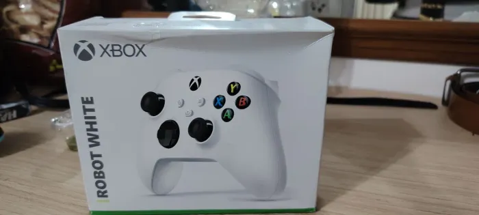 Controle xbox na caixa