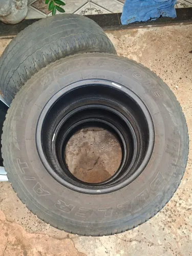 Jogo com 4 Pneus Bridgestone 265/65 R17 - R$ 400