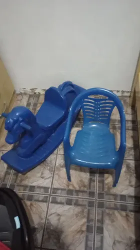 Cavalinho e cadeirinha de plástico 