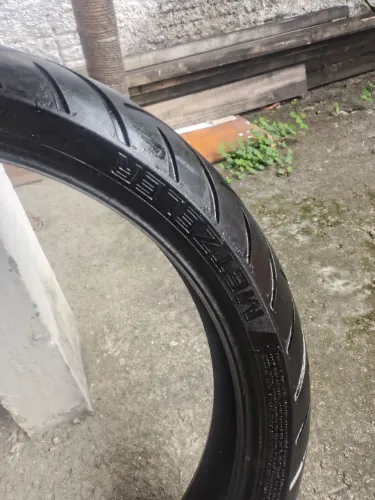 Vendo pneu de moto 19