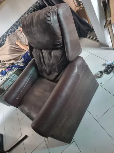 Vendo poltrona do papai em couro legitimo