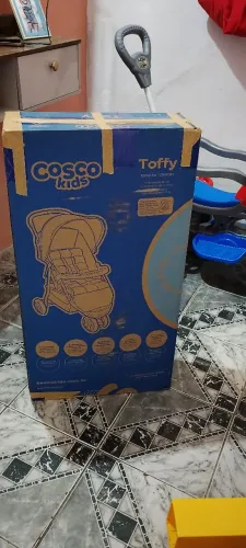 Carinho de bebê muito novo 