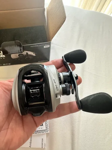 Carretilha Abu Garcia revo4 stx Nova