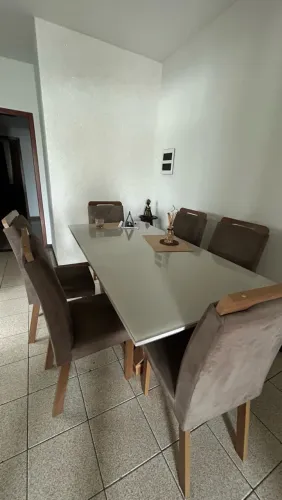 Mesa de seis cadeiras 