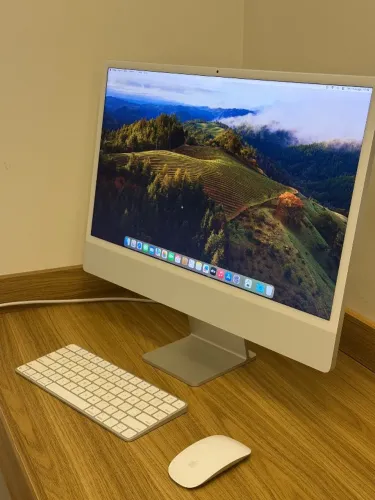 iMac M3| 24"| 8GB/256GB | Prata | Seminovo em ótimo estado, completo com acessórios