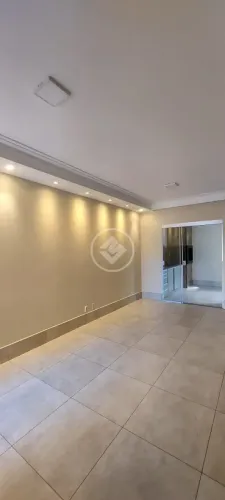 Casa térrea no Condomínio Mônaco, com 2 quartos sendo 1 suíte, sala ampliada, área gourmet