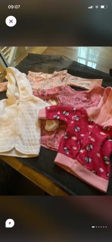 Kit com roupas de bebê menina
