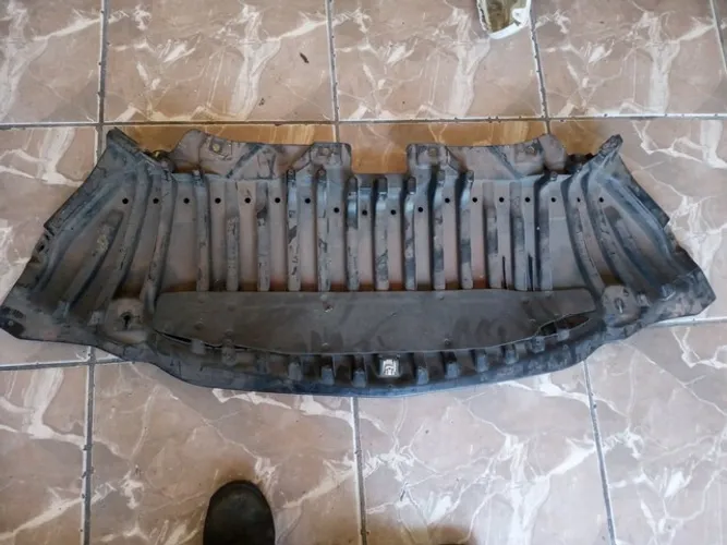 Protetor de Cárter Mercedes Benz C180 C200 C250 2015-2018 