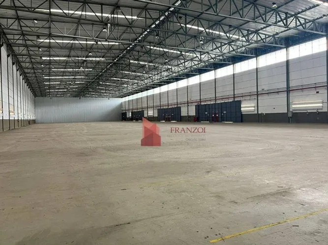 ALUGUEL: Armazém Logístico com 3.250 m² em ITAJAÍ - SC.
