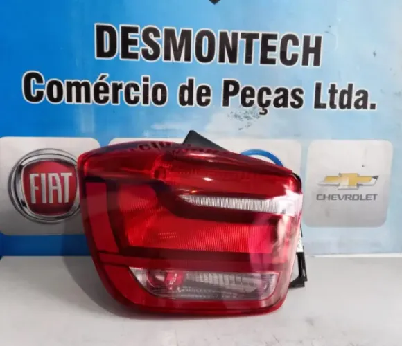Lanterna BMW 120i 2013-2016 lado esquerdo com detalhe 