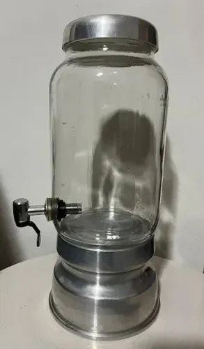 Suqueira de vidro com torneira