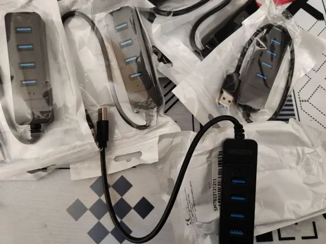 Hub USB acompanha adaptador tipo C
