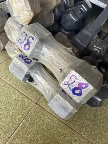 Par de Dumbbell Sextavado Ferro 28kg R$ 728 