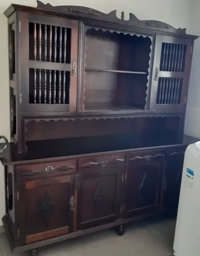 Armário de Cozinha em Madeira Maciça