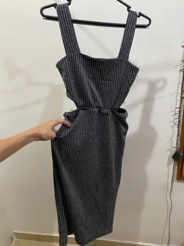 Vestido preto com detalhes em brilho