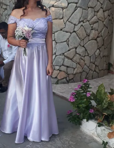 Vestido de festa lilás (lavanda) com detalhes bordado 