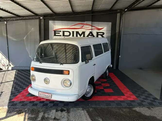 Volkswagen Kombi 2005 motor fusca injetado 9 lugares 