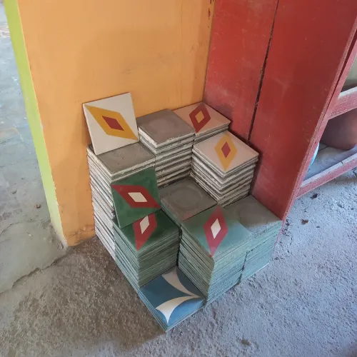 LADRILHOS HIDRÁULICOS,SEGUNDA LINHA 20CM×20CM,COM PEQUENOS VÍCIOS NA OFERTA.