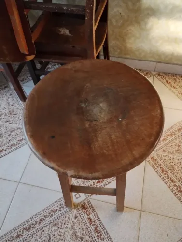 Banqueta em madeira