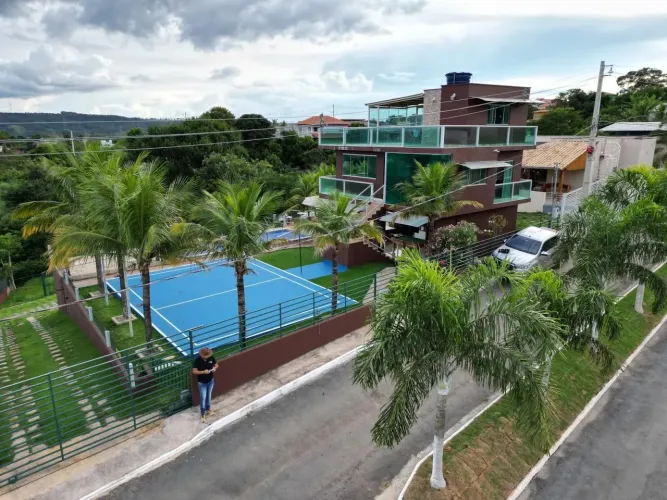 Chácara no Corumbá 4 com Triplex Alto Padrão à Venda em Condomínio Fechado