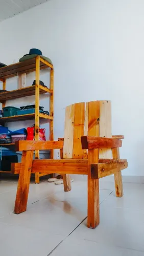 Cadeira de Madeira Rústica