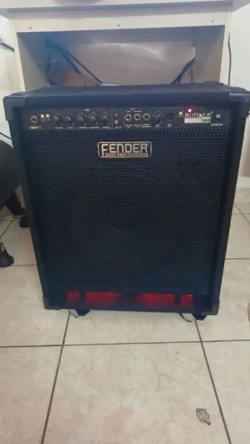 Amplificador de Baixo Fender Rumble 100