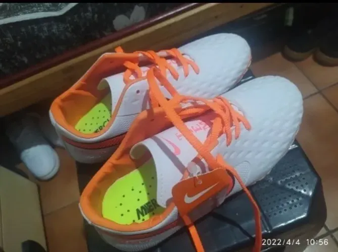 Chuteira nike, costurada tamanho 36