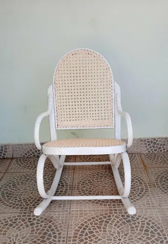 Cadeira de Balanço Thonet Infantil