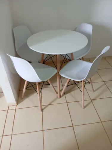 Mesa de jantar Eames completa 