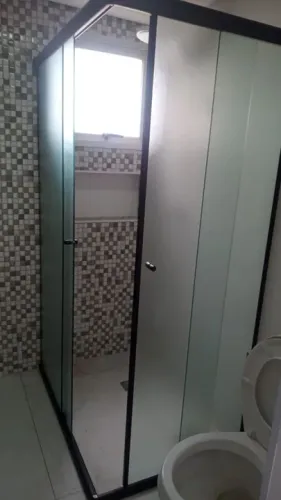 Instalações, limpeza e manutenção em box de banheiro