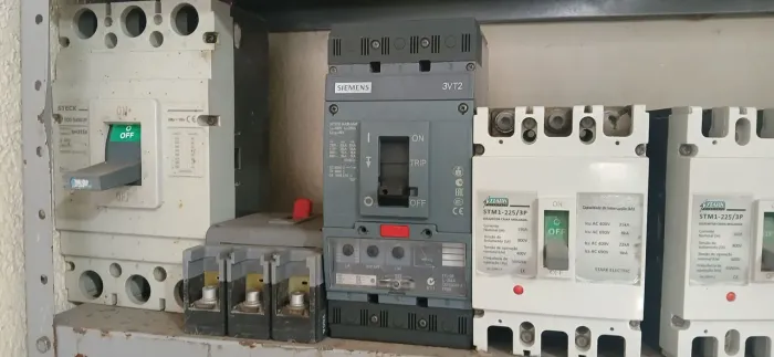 Disjuntores 315A e 630A 200A - Novos