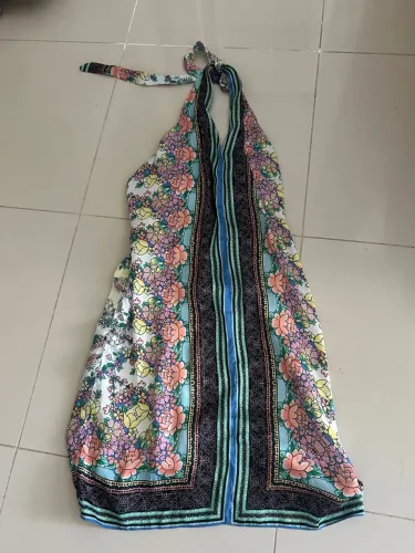  Vestido  curto de cetim 