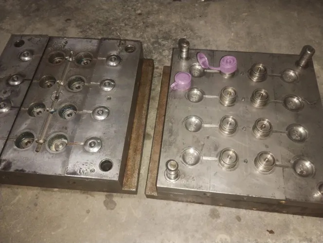 Moldes para produção de tampas plásticas