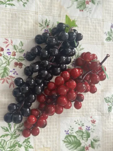 Cachos de uvas decorativas e 6 tubetes 