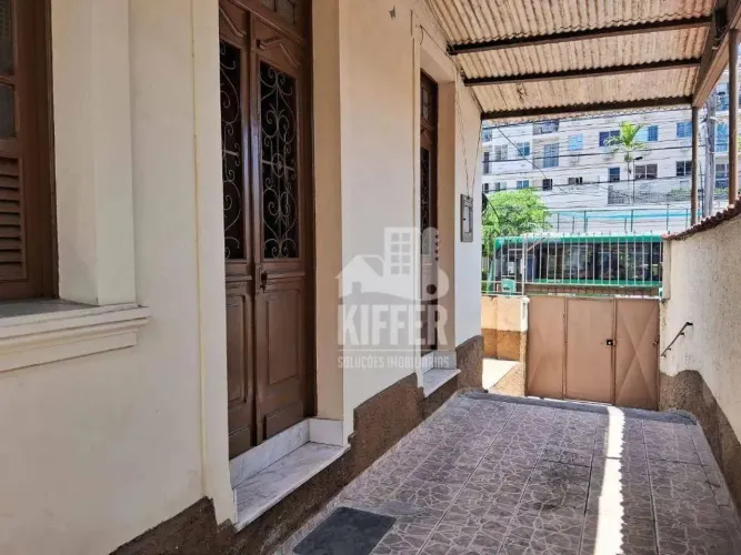 Terreno Único Barreto: 3 Casas, Piscina, Estacionamento 8 Carros. Oportunidade Construtor!