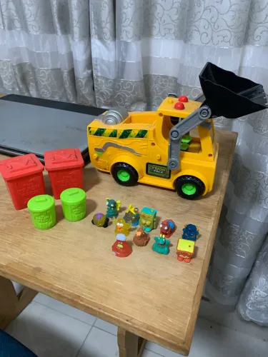 Brinquedo trator coletor de lixo The Trash Pack
