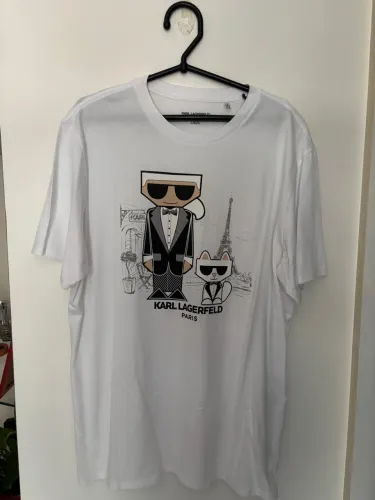 Camiseta Karl Lagerfeld Paris - Estilo e Elegância