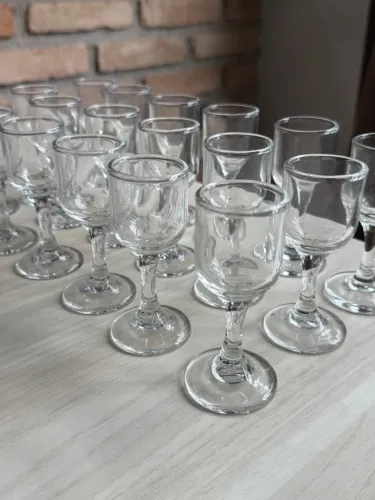 Conjunto com 18 Mini Taças de Vidro - Licor / Degustação / Vintage