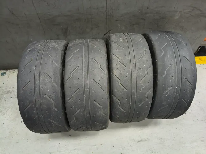 Pneus 235 40 18 slik arrancada 