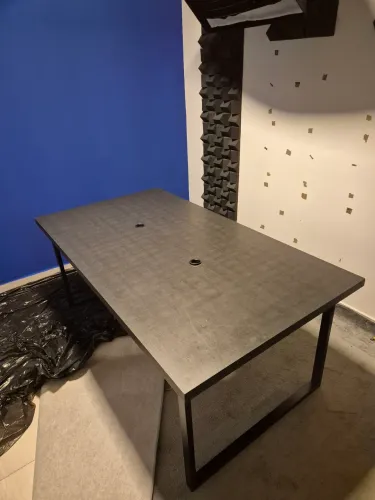 PMesa reforçada 2,0x1,10 metros. Tampo MDF e base de Metal dobrável.