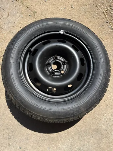 1 roda com pneu novo 205/60/15